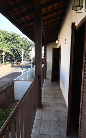 Casa à venda com 300m², 4 quartos e 6 vagasSuíte 3 - Sacada