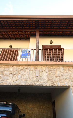 Casa à venda com 300m², 4 quartos e 6 vagasPlaca
