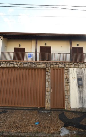 Casa à venda com 300m², 4 quartos e 6 vagasFachada