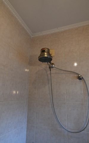 Casa à venda com 300m², 4 quartos e 6 vagasBanheiro de serviço