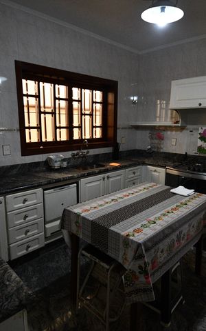 Casa à venda com 300m², 4 quartos e 6 vagasCozinha