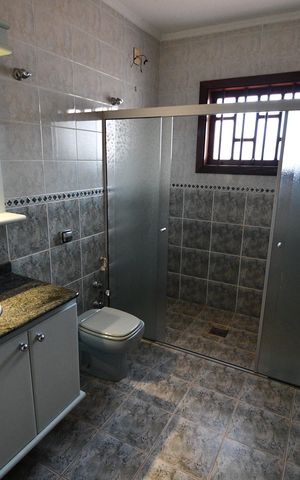 Casa à venda com 300m², 4 quartos e 6 vagasBanheiro Suíte 3