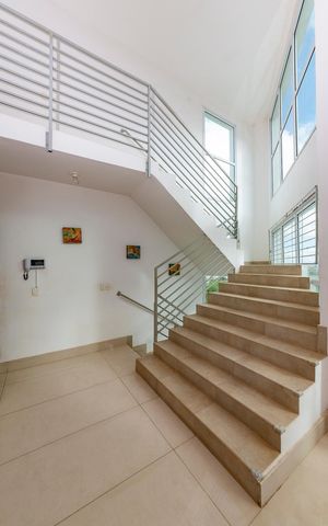 Casa para alugar com 404m², 3 quartos e 5 vagas Casa para alugar com 404m², 3 quartos e 5 vagasEscada