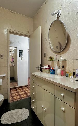 Casa à venda com 200m², 3 quartos e 1 vagaBanheiro