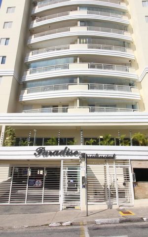 Apartamento à venda com 207m², 3 quartos e 2 vagasFachada e portaria