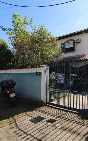 Casa de condomínio à venda com 273m², 4 quartos e 4 vagasFachada