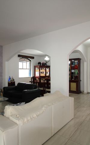 Casa de condomínio à venda com 273m², 4 quartos e 4 vagasSala