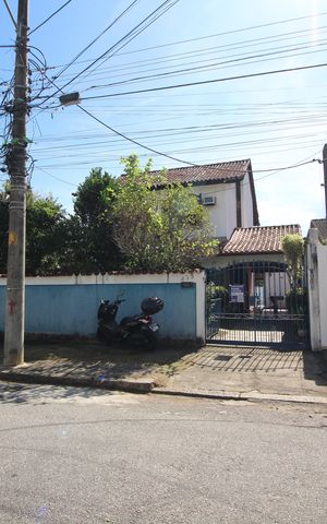 Casa de condomínio à venda com 273m², 4 quartos e 4 vagasFachada