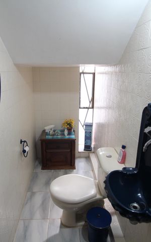 Casa de condomínio à venda com 273m², 4 quartos e 4 vagasLavabo
