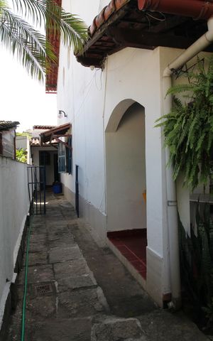 Casa de condomínio à venda com 273m², 4 quartos e 4 vagasEntrada de Serviço