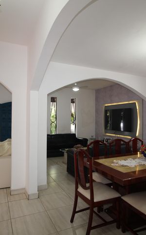 Casa de condomínio à venda com 273m², 4 quartos e 4 vagasSala