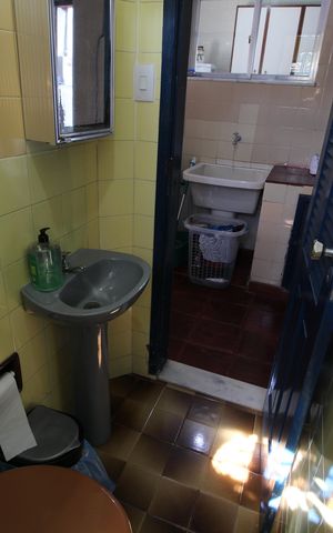 Casa de condomínio à venda com 273m², 4 quartos e 4 vagasBanheiro de Serviço