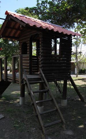 Casa de condomínio à venda com 273m², 4 quartos e 4 vagasÁrea Comum - Playground