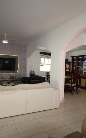Casa de condomínio à venda com 273m², 4 quartos e 4 vagasSala