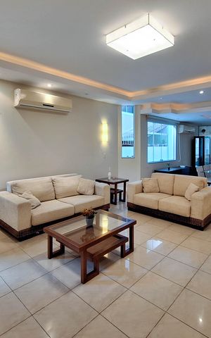 Casa à venda com 334m², 4 quartos e 3 vagasSala 1