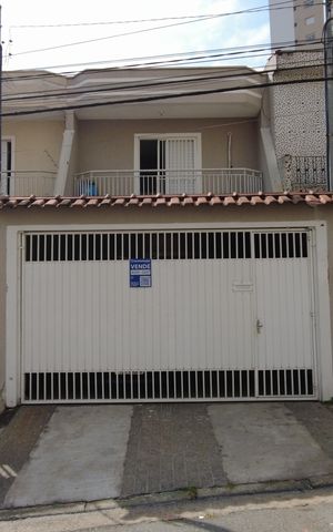 Casa à venda com 120m², 2 quartos e 2 vagasFachada