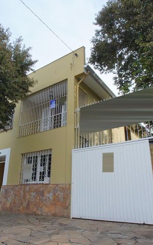 Casa à venda com 252m², 4 quartos e 2 vagasFachada