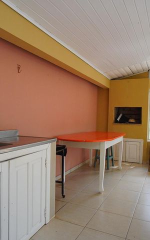 Casa à venda com 252m², 4 quartos e 2 vagasÁrea - Churrasqueira