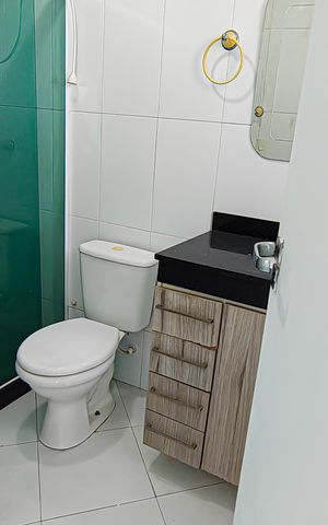 Casa de condomínio à venda com 180m², 4 quartos e 2 vagas Casa de condomínio à venda com 180m², 4 quartos e 2 vagasBanheiro da Suíte 2