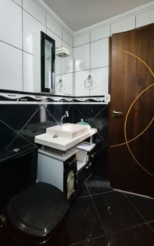 Casa à venda com 300m², 3 quartos e 2 vagasBanheiro 1