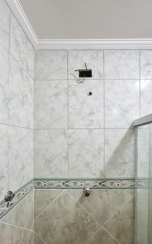 Casa à venda com 300m², 3 quartos e 2 vagasBanheiro 2