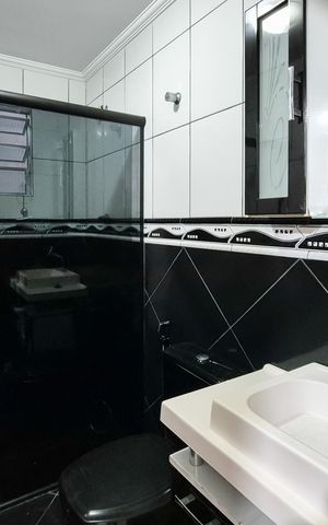 Casa à venda com 300m², 3 quartos e 2 vagasBanheiro 1