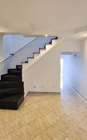 Casa à venda com 300m², 3 quartos e 2 vagasSala