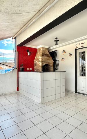 Casa para alugar com 200m², 4 quartos e 2 vagas Casa para alugar com 200m², 4 quartos e 2 vagasVaranda - Sala