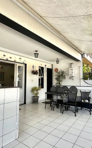 Casa para alugar com 200m², 4 quartos e 2 vagas Casa para alugar com 200m², 4 quartos e 2 vagasVaranda - Sala