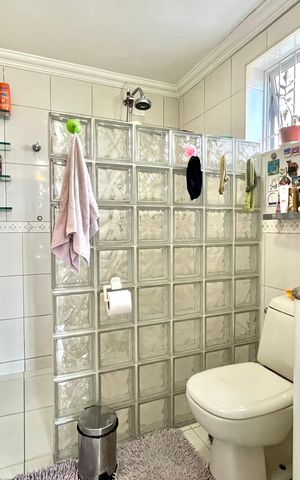 Casa para alugar com 200m², 4 quartos e 2 vagas Casa para alugar com 200m², 4 quartos e 2 vagasBanheiro do Quarto 1