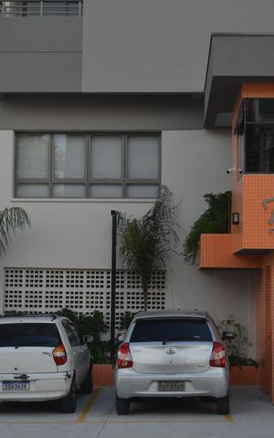 Apartamento para alugar com 58m², 2 quartos e 1 vagaFachada e portaria