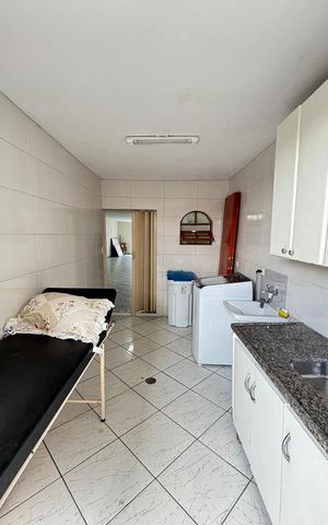 Casa à venda com 260m², 3 quartos e 5 vagas Casa à venda com 260m², 3 quartos e 5 vagasÁrea de Serviço