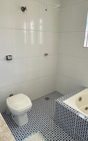 Casa à venda com 260m², 3 quartos e 5 vagas Casa à venda com 260m², 3 quartos e 5 vagasBanheiro da Suíte