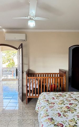 Casa à venda com 260m², 3 quartos e 5 vagas Casa à venda com 260m², 3 quartos e 5 vagasSuite
