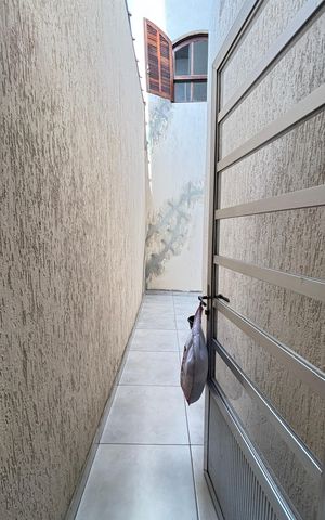 Casa à venda com 260m², 3 quartos e 5 vagas Casa à venda com 260m², 3 quartos e 5 vagasCorredor