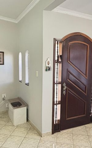 Casa à venda com 260m², 3 quartos e 5 vagas Casa à venda com 260m², 3 quartos e 5 vagasSala