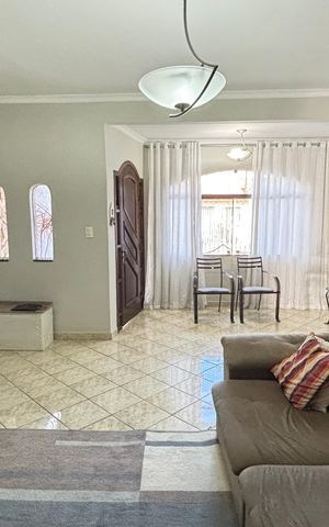 Casa à venda com 260m², 3 quartos e 5 vagas Casa à venda com 260m², 3 quartos e 5 vagasSala