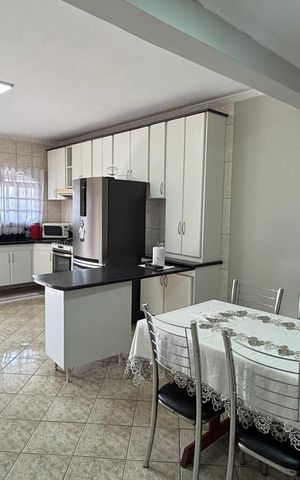Casa à venda com 260m², 3 quartos e 5 vagas Casa à venda com 260m², 3 quartos e 5 vagasCozinha