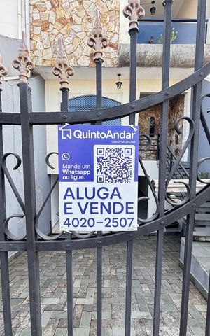 Casa à venda com 260m², 3 quartos e 5 vagas Casa à venda com 260m², 3 quartos e 5 vagasPlaca