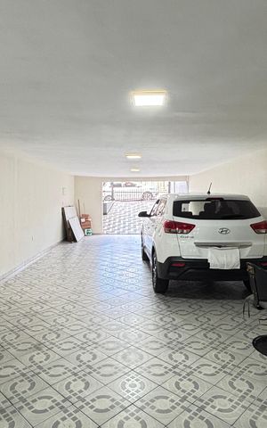 Casa à venda com 260m², 3 quartos e 5 vagas Casa à venda com 260m², 3 quartos e 5 vagasGaragem