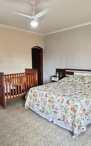 Casa à venda com 260m², 3 quartos e 5 vagas Casa à venda com 260m², 3 quartos e 5 vagasSuite