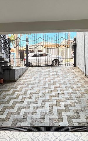Casa à venda com 260m², 3 quartos e 5 vagas Casa à venda com 260m², 3 quartos e 5 vagasGaragem