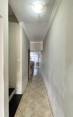 Casa à venda com 260m², 3 quartos e 5 vagas Casa à venda com 260m², 3 quartos e 5 vagasCorredor