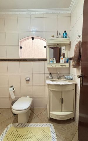 Casa à venda com 260m², 3 quartos e 5 vagas Casa à venda com 260m², 3 quartos e 5 vagasBanheiro Social