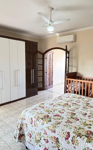 Casa à venda com 260m², 3 quartos e 5 vagas Casa à venda com 260m², 3 quartos e 5 vagasSuite