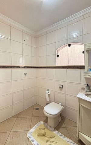 Casa à venda com 260m², 3 quartos e 5 vagas Casa à venda com 260m², 3 quartos e 5 vagasBanheiro Social