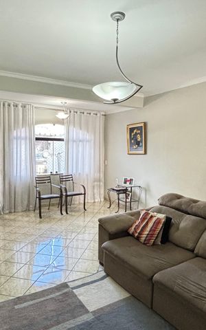 Casa à venda com 260m², 3 quartos e 5 vagas Casa à venda com 260m², 3 quartos e 5 vagasSala