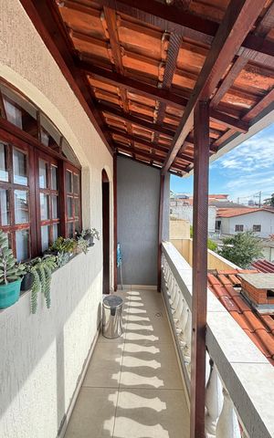 Casa à venda com 260m², 3 quartos e 5 vagas Casa à venda com 260m², 3 quartos e 5 vagasVaranda Cozinha