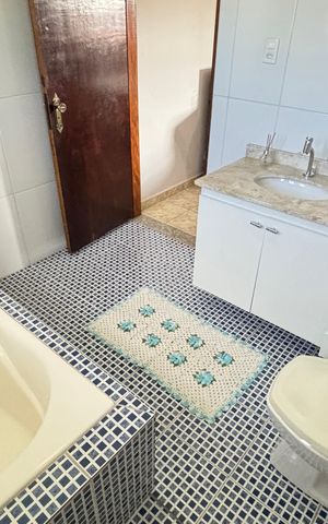 Casa à venda com 260m², 3 quartos e 5 vagas Casa à venda com 260m², 3 quartos e 5 vagasBanheiro da Suíte