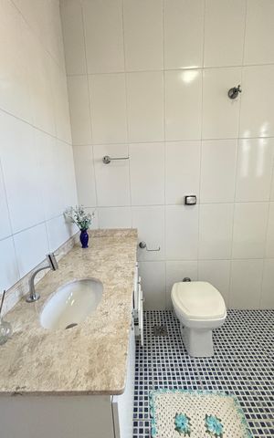 Casa à venda com 260m², 3 quartos e 5 vagas Casa à venda com 260m², 3 quartos e 5 vagasBanheiro da Suíte